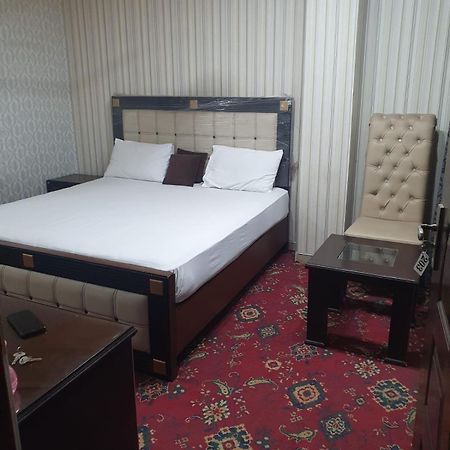 Town Guest House Toba Tek Singh Luaran gambar