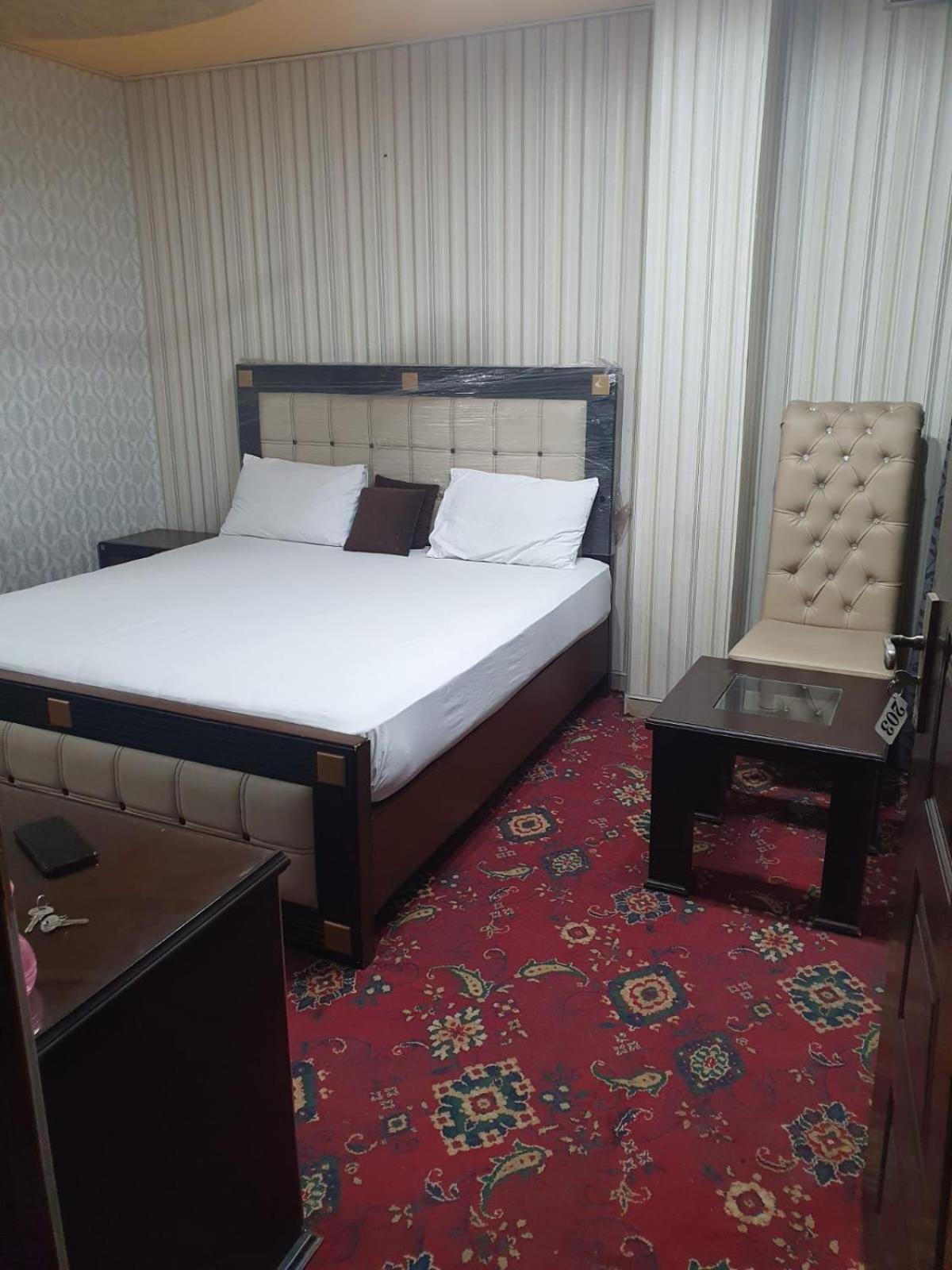 Town Guest House Toba Tek Singh Luaran gambar
